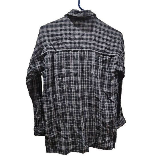 Wild Pearl S button up top - Picture 2 of 10